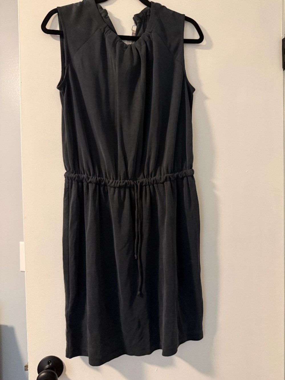 LOFT Dark Grey / Black Sleeveless Gathered Waist Dress – Size Petite Medium (PM)